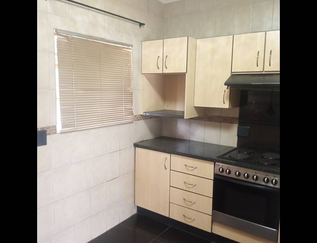 2 BEDROOM TOWNHOUSE FOR SALE IN LILIANTON